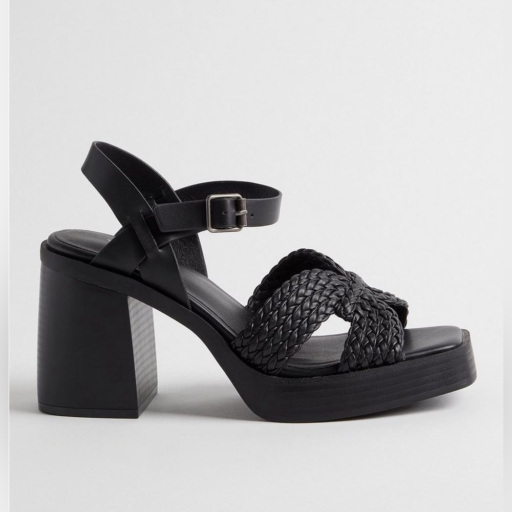 Torrid Woman’s Crisscross Platform Heel Sandal size‎ 7.5 WW Goth Festival Grunge